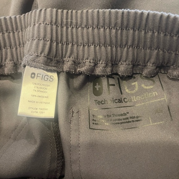 FIGS Charcoal High Waisted Yola Skinny Scrub Pants - Picture 3 of 5